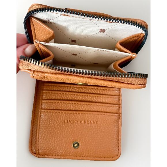 LUCKY BRAND Brown Tan Pebbled Faux Leather Bifold Wallet ZipAround Change Pocket - Picture 11 of 14